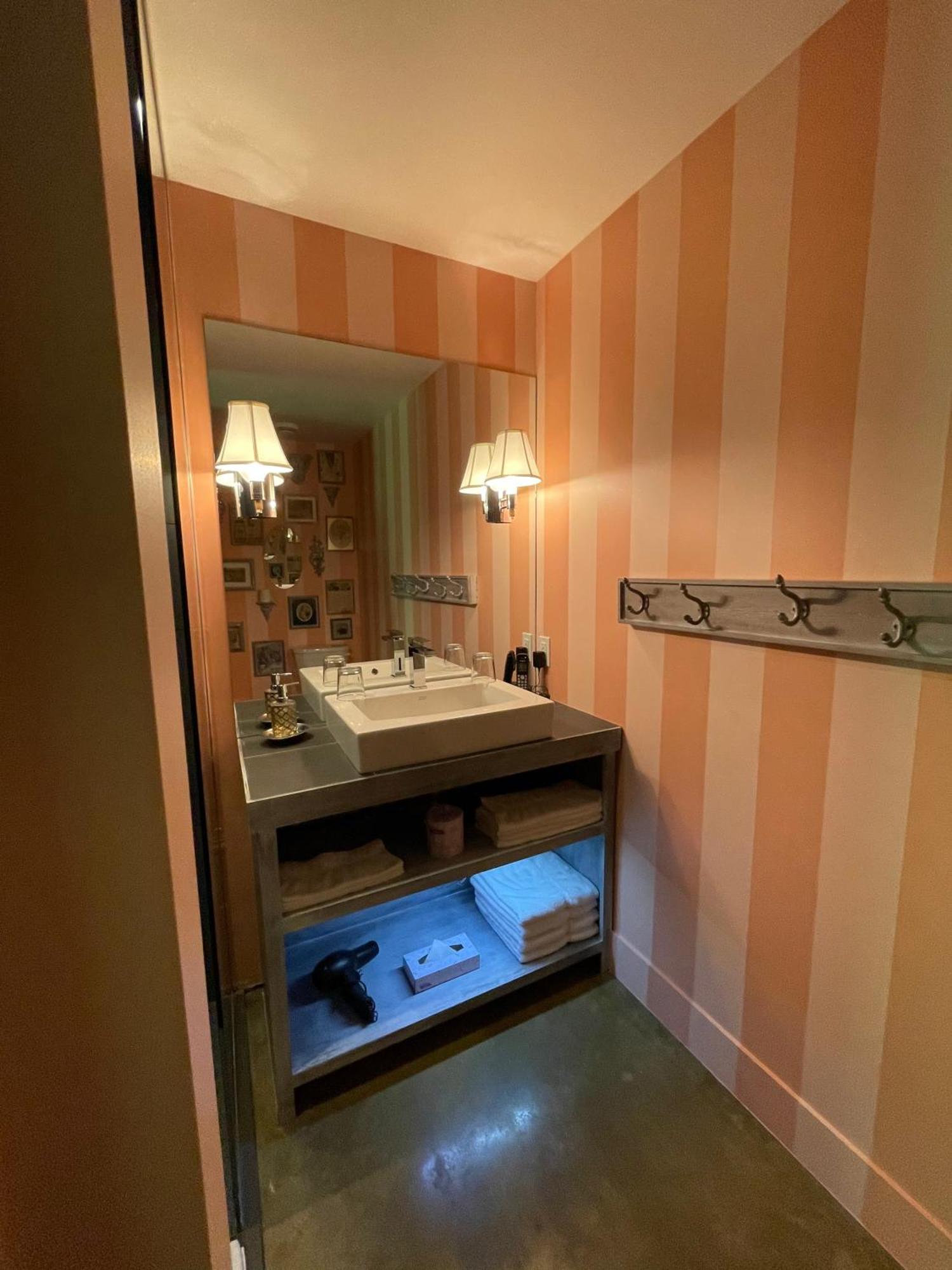 Auberge Sutton Brouerie Room photo